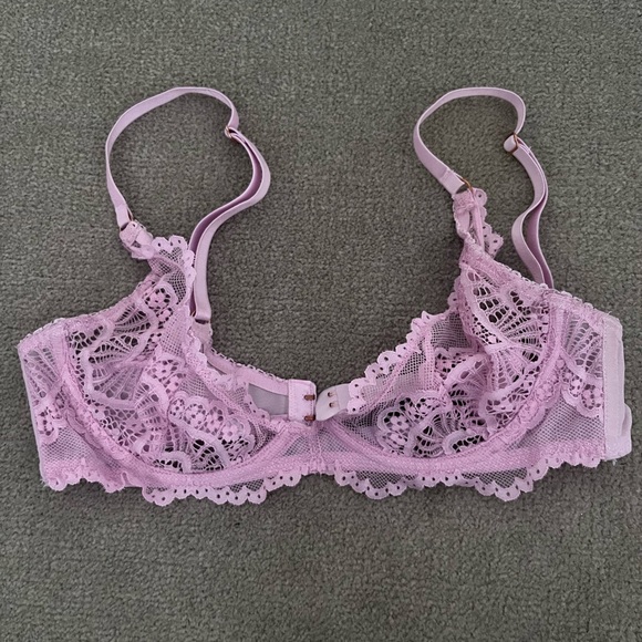 New and Very Gently Used bras for sale. Sizes 34B to 34C - Picture 4 of 7